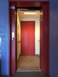 Nordvangskolen - 5. Alternativ indgang til hovedbygningen fra skolens bagside