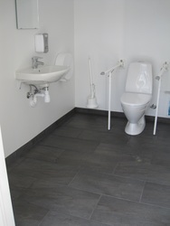 Samsølinjen - Ballen - Toilet i Ventesalen