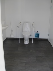 Samsølinjen - Ballen - Toilet i Ventesalen