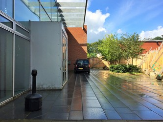 Mosaikken - 1. Bibliotek - via hovedindgang