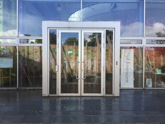 Mosaikken - 1. Bibliotek - via hovedindgang