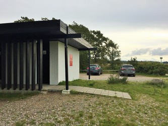 Off. toilet ved Molskroens bod