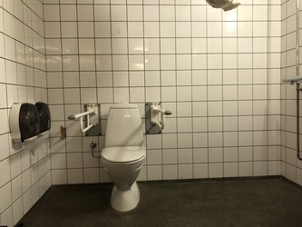 Syvstjerneskolen - Afdeling Lillestjernen - Toilet i 1.-2. klassernes område