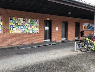 Blovstrød Skole - Toiletter i gården