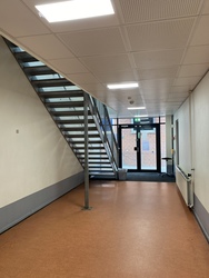 Mølleskolen Ry - 2. Østfløjen - stueplan via indgang fra skolegården