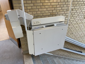 Kirke Hyllinge Skole - 1. Hovedbygning via indgang ud mod Kirke Hyllinge Hallen