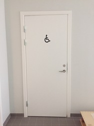 Svanepunktet - Furesø Genoptræningscenter - Handicaptoilet bag den store træningssal i grundplan