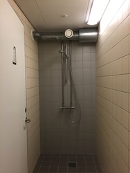 Svanepunktet - Furesø Genoptræningscenter - Omklædnings- og badefaciliteter i stueplan