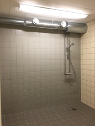 Svanepunktet - Furesø Genoptræningscenter - Omklædnings- og badefaciliteter i stueplan