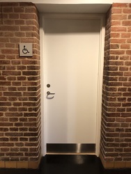Retten i Næstved - Toilet på 1. sal og 2. sal